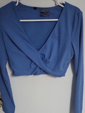 Boo+Tee Blue Long-Sleeve Twist Front Crop Dress Top